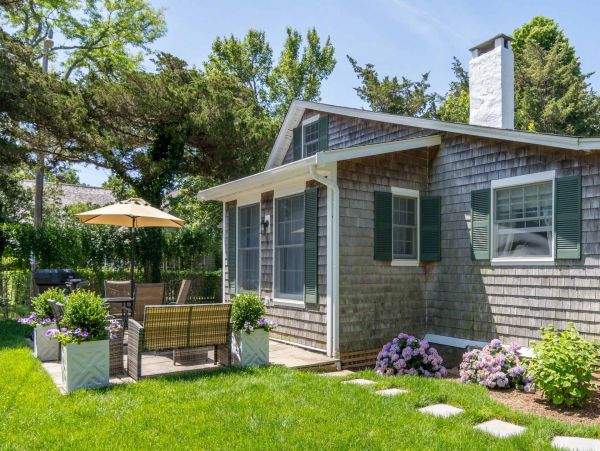 Cape Cod Home 994733