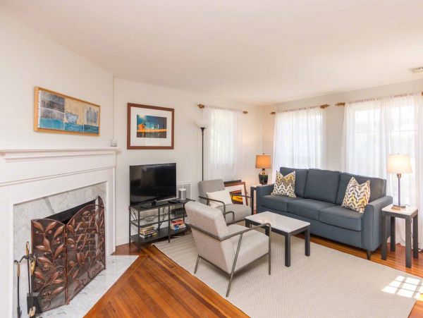 Cape Cod Home 994733