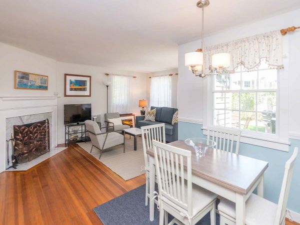 Cape Cod Home 994733