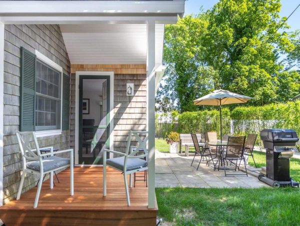 Cape Cod Home 994733