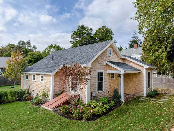 Cape Cod Home 994734