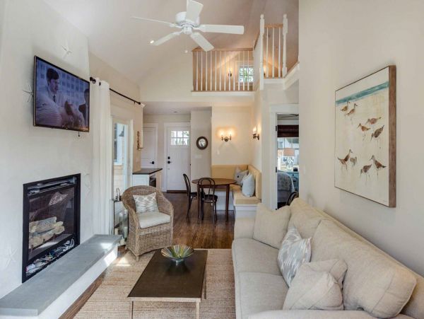 Cape Cod Home 994734