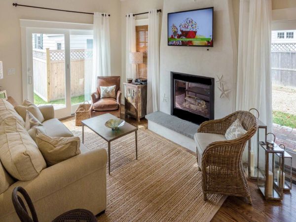 Cape Cod Home 994734