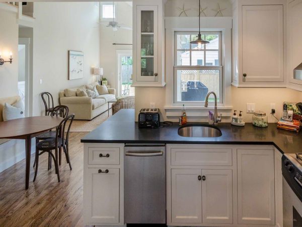 Cape Cod Home 994734