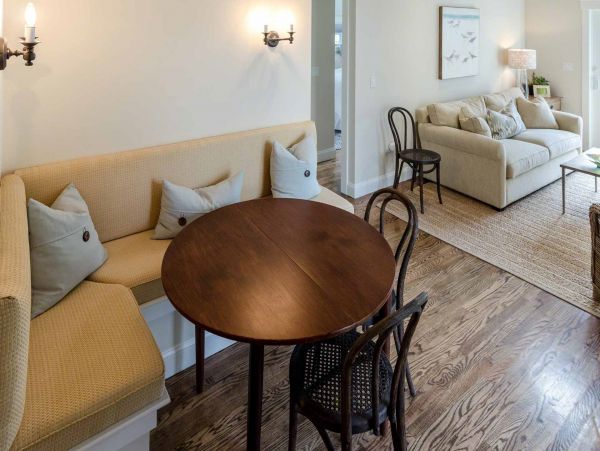 Cape Cod Home 994734