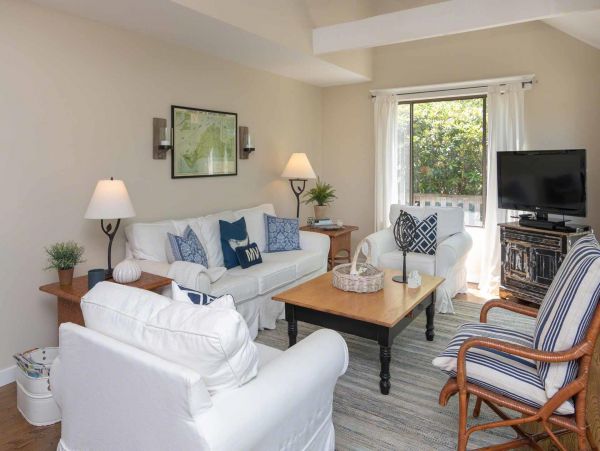 Cape Cod Home 994735