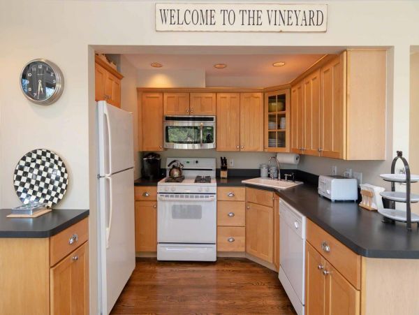 Cape Cod Home 994735
