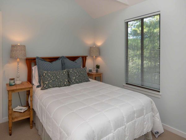 Cape Cod Home 994735