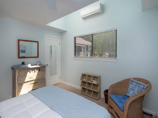 Cape Cod Home 994735