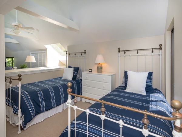 Cape Cod Home 994735