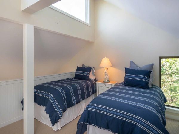 Cape Cod Home 994735