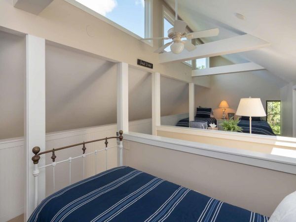 Cape Cod Home 994735