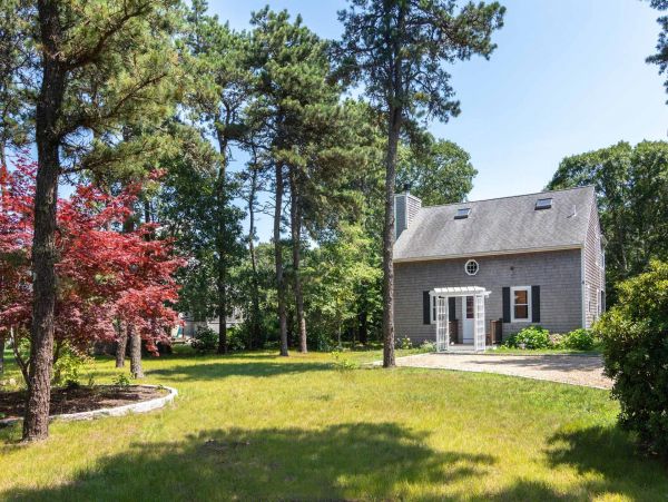 Cape Cod Home 994737