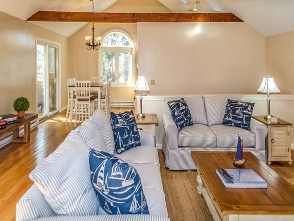 Cape Cod Home 994737