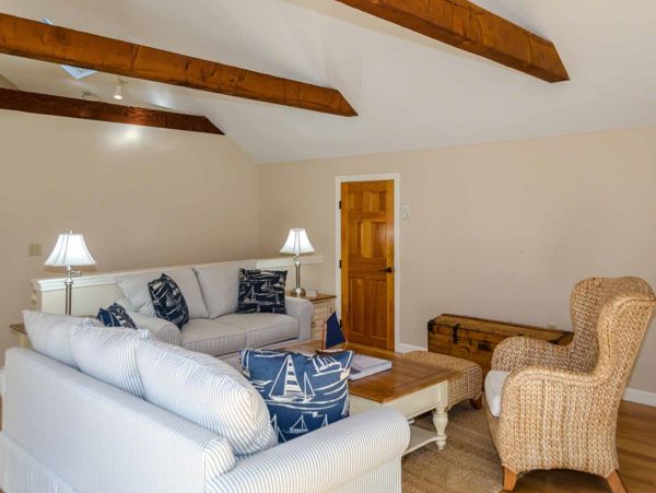 Cape Cod Home 994737