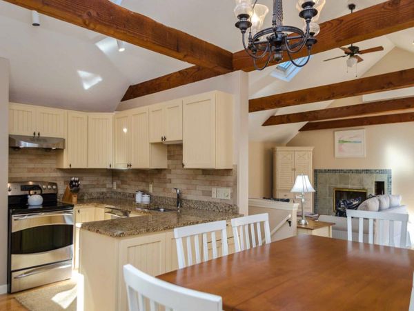 Cape Cod Home 994737