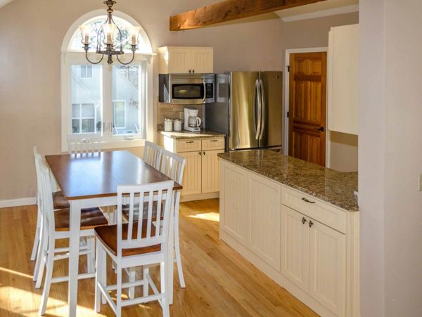 Cape Cod Home 994737