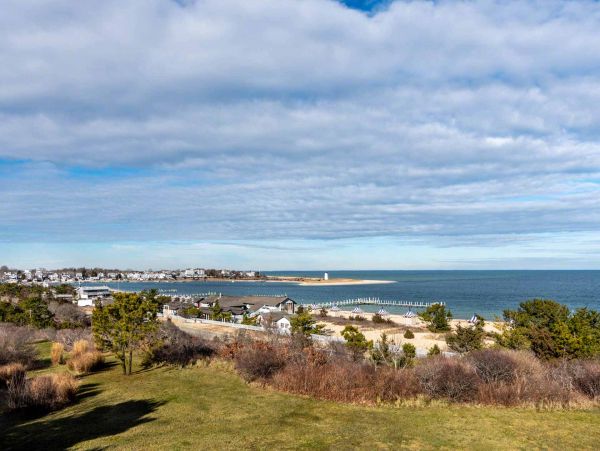 Cape Cod Home 994738