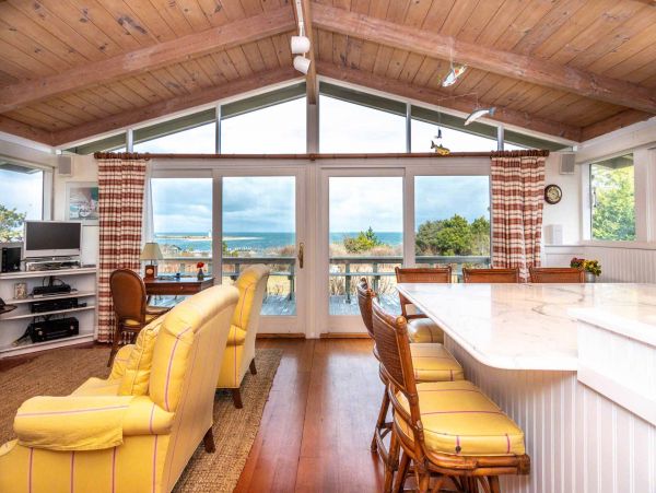 Cape Cod Home 994738