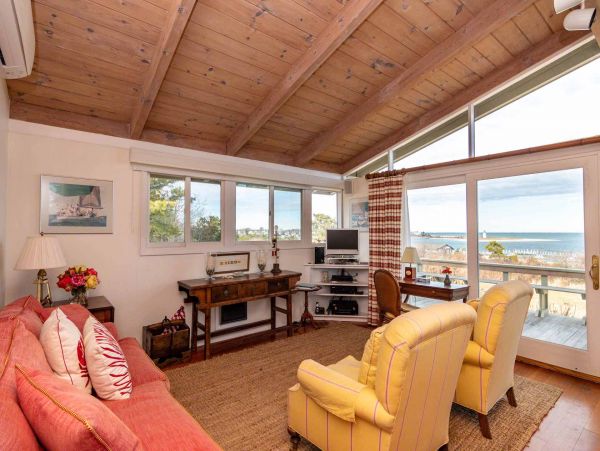 Cape Cod Home 994738
