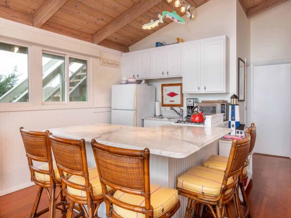Cape Cod Home 994738