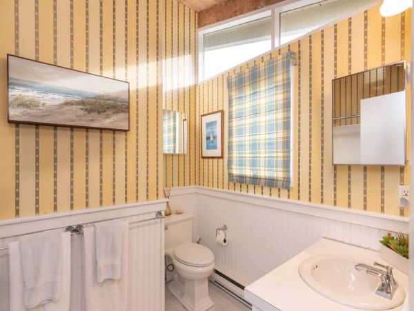 Cape Cod Home 994738