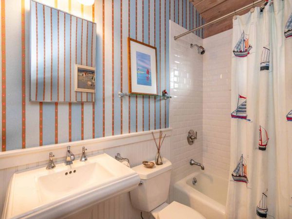 Cape Cod Home 994738