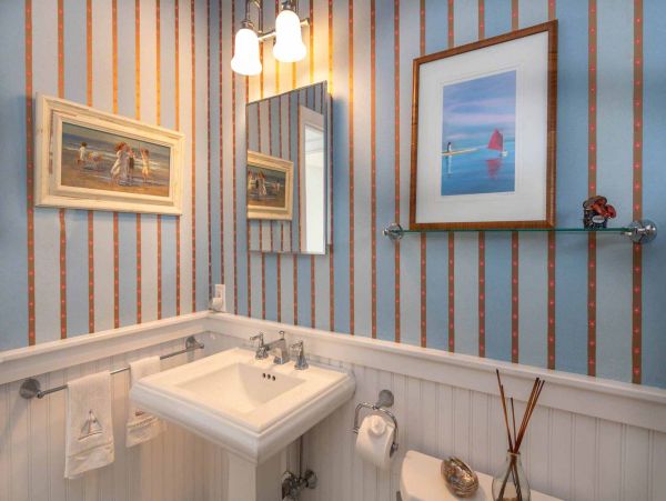 Cape Cod Home 994738