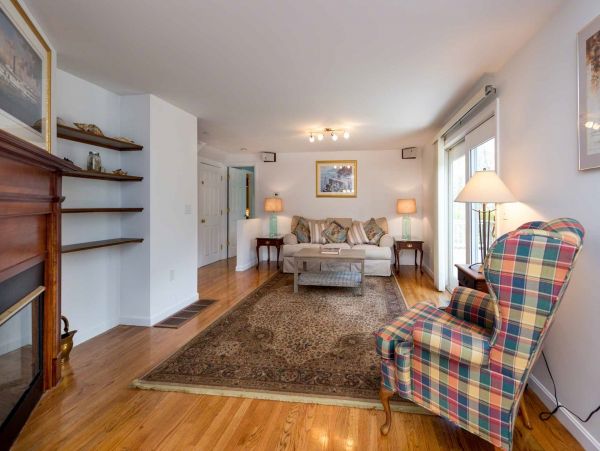 Cape Cod Home 994741