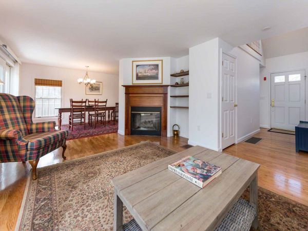 Cape Cod Home 994741