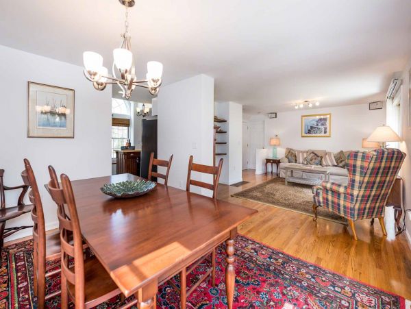 Cape Cod Home 994741