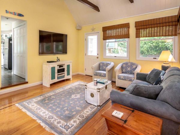 Cape Cod Home 994741