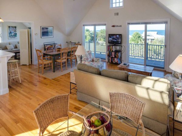 Cape Cod Home 994742