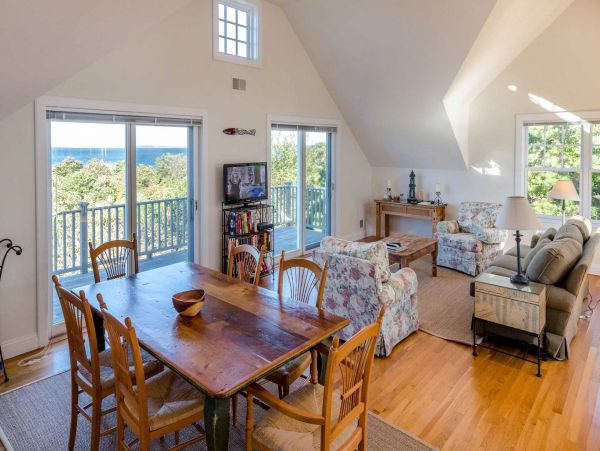 Cape Cod Home 994742