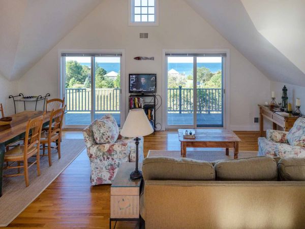 Cape Cod Home 994742