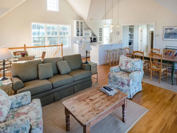 Cape Cod Home 994742