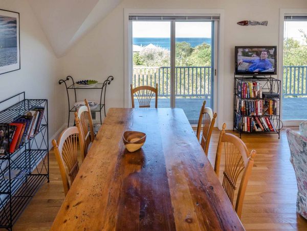 Cape Cod Home 994742