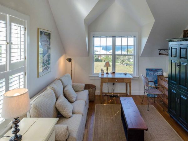 Cape Cod Home 994742
