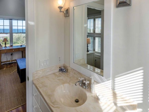 Cape Cod Home 994742