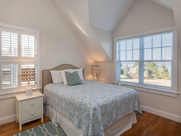 Cape Cod Home 994742