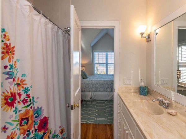 Cape Cod Home 994742