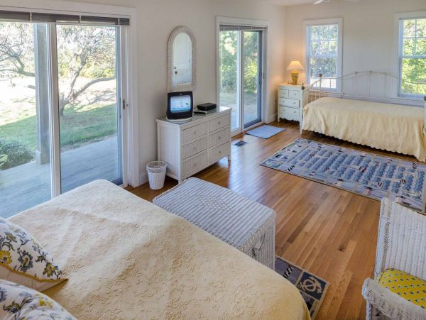 Cape Cod Home 994742