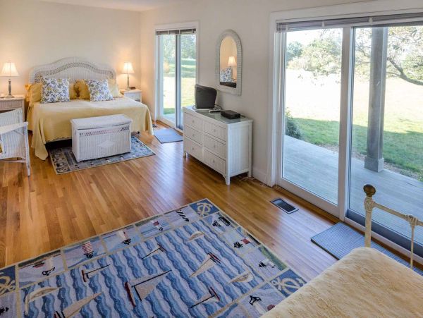 Cape Cod Home 994742