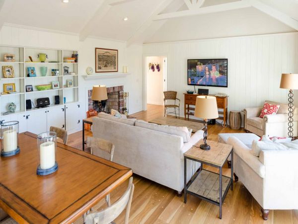 Cape Cod Home 994743
