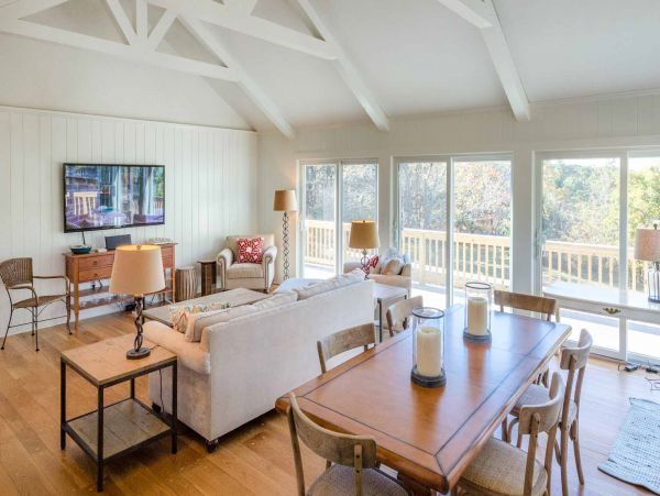 Cape Cod Home 994743