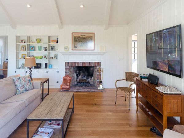 Cape Cod Home 994743