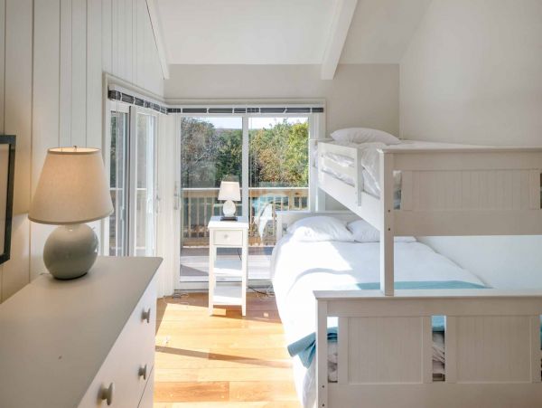 Cape Cod Home 994743