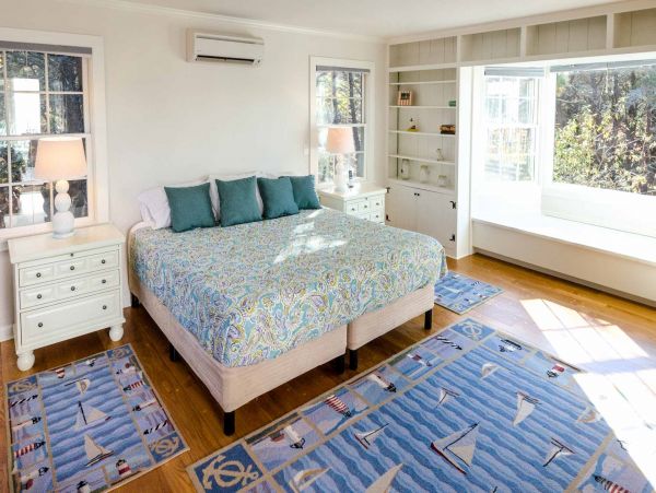 Cape Cod Home 994743