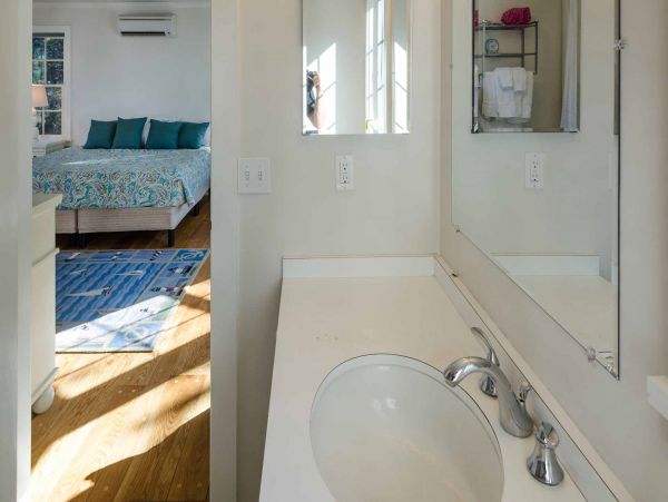 Cape Cod Home 994743