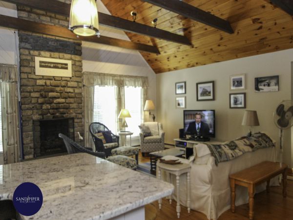 Cape Cod Home 994744